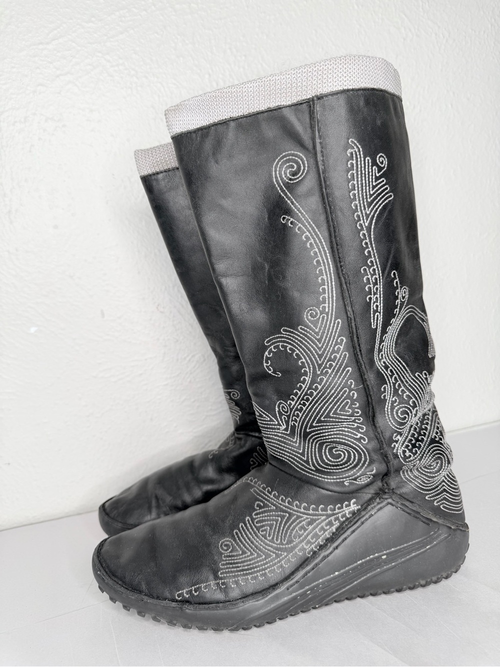 Puma Monsoon black leather boot white embroidery